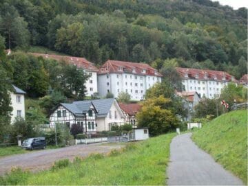 Schöne renovierte 2-Zimmer Wohnungen mit Balkon, 99842 Ruhla, Etagenwohnung